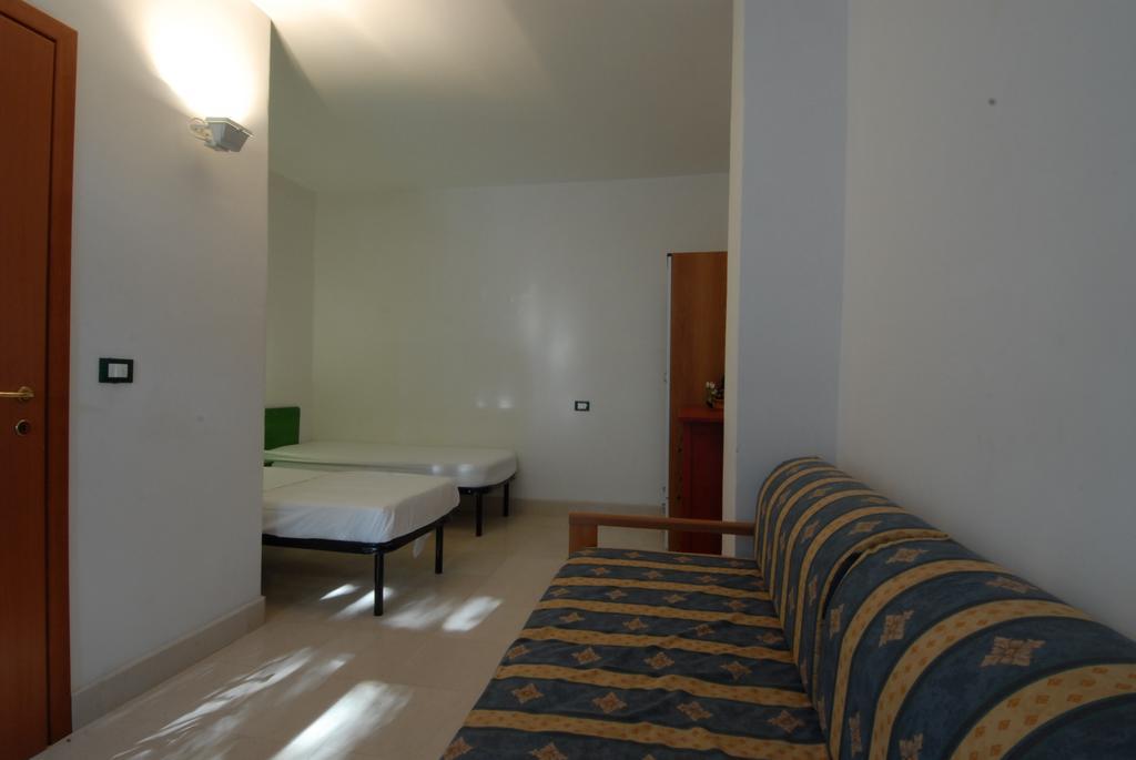 Villaggio Camping Uria Foce Varano Exterior foto