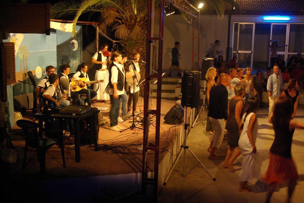 Villaggio Camping Uria Foce Varano Exterior foto